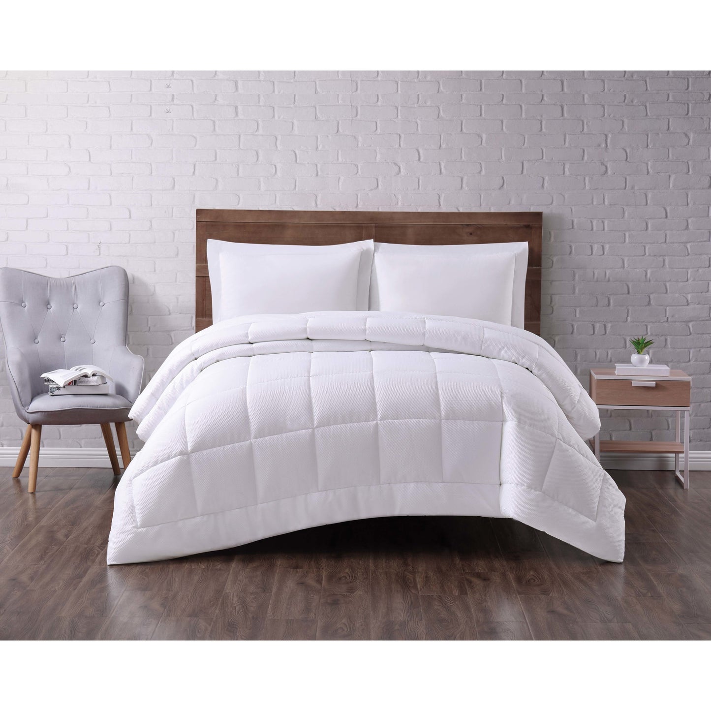 Truly Soft Everyday Seersucker White Down Alternative Comforter Front View Room