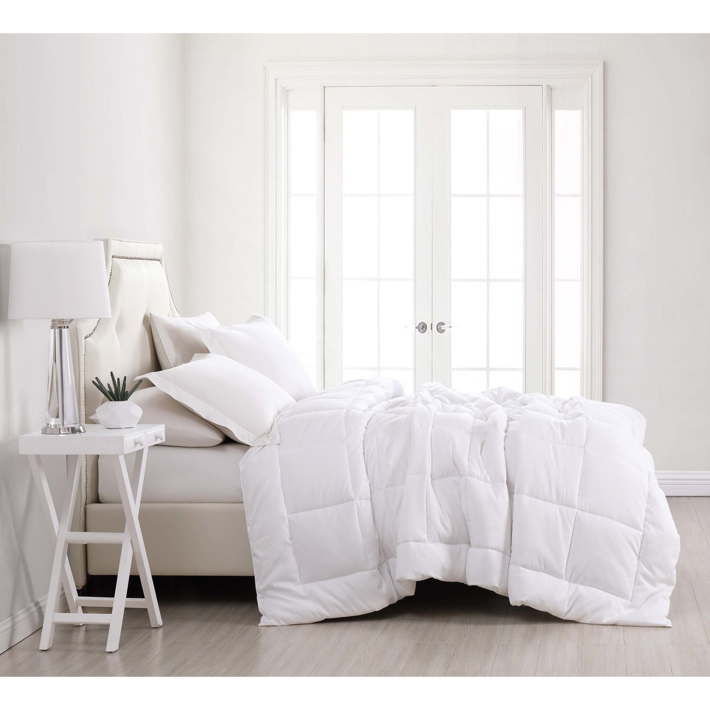 Truly Soft Everyday Seersucker White Down Alternative Comforter Side View Room